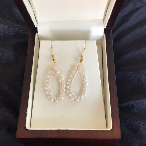 Hand Tatted Pearl & Lace Earring & Brooch - Picture 4 of 8